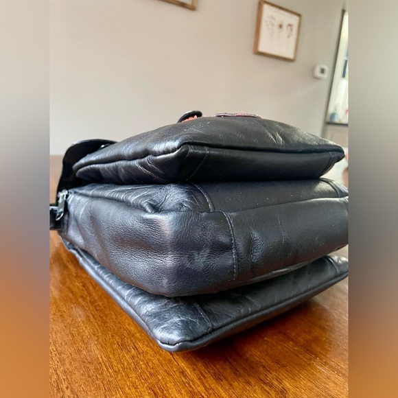 SOLD Vintage Harley Davidson Genuine Leather Bag - Picture 5 of 15